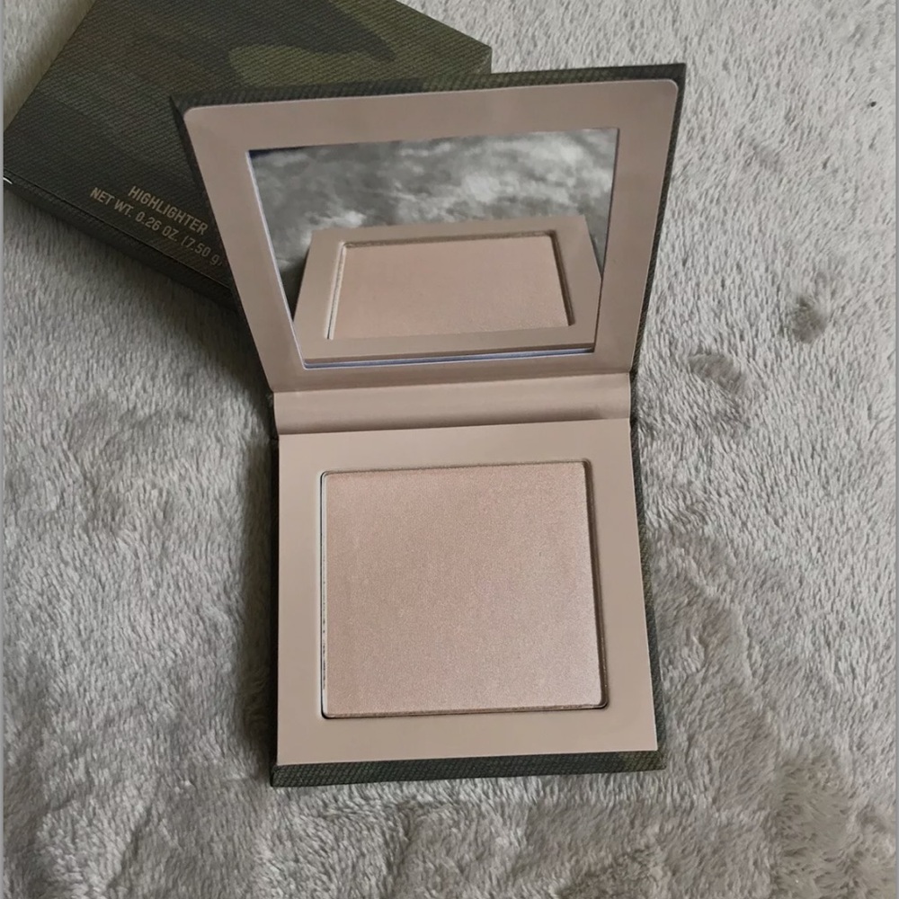 NEW KKW BEAUTY HIGHLIGHTER VICTORY NWB